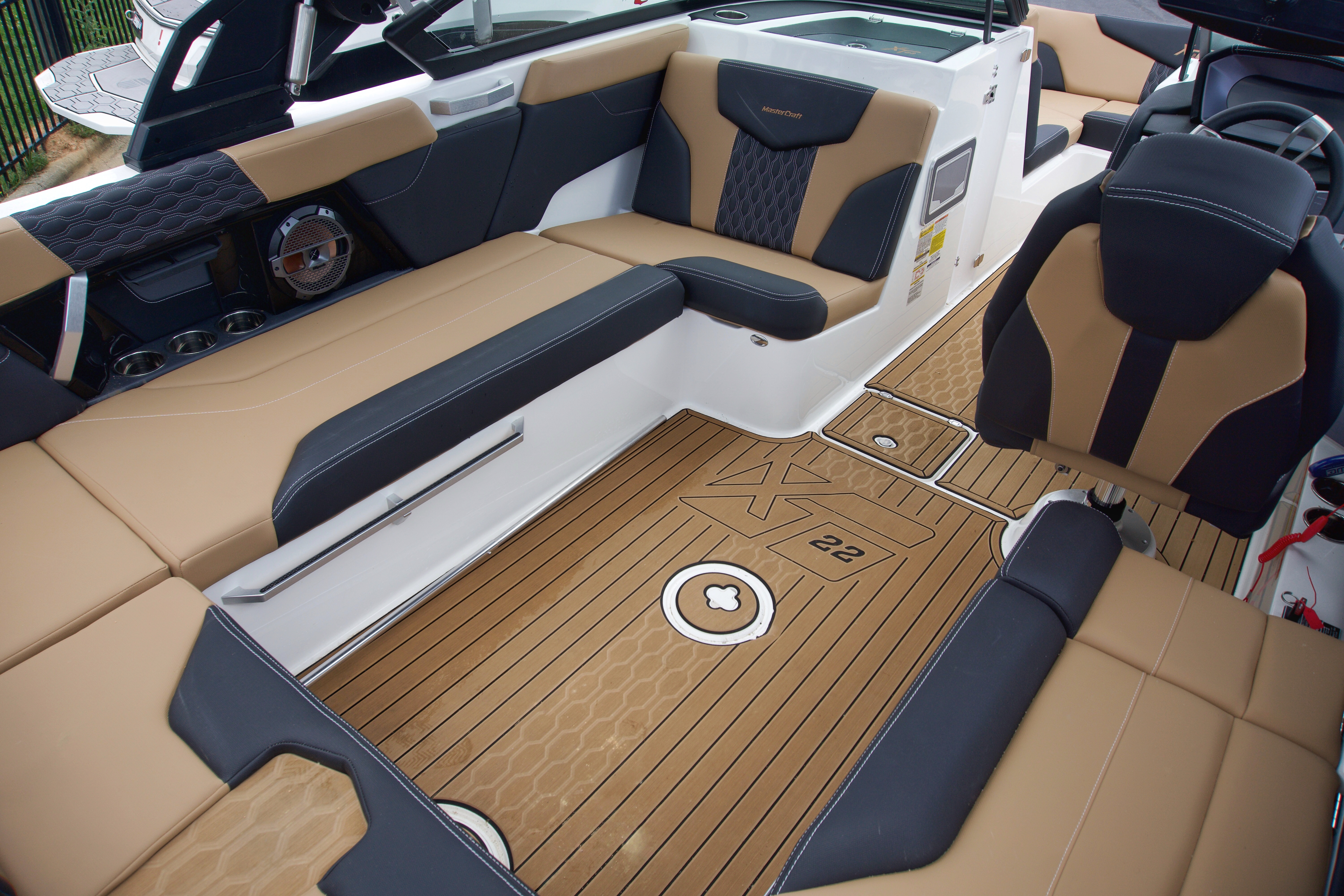 2022 MasterCraft XT22 [10] 1C23031